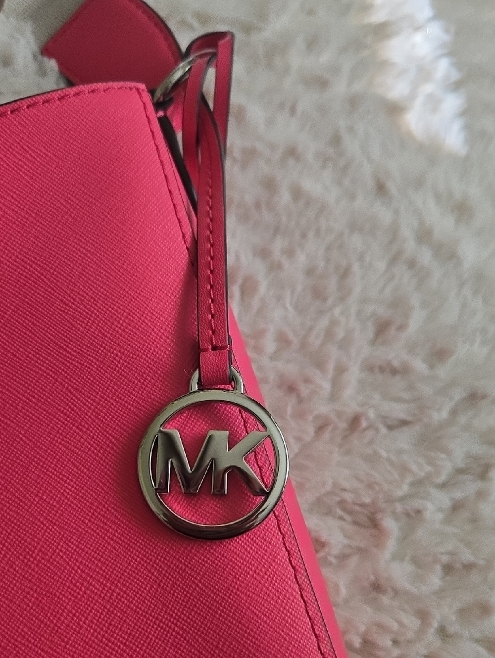 Michael Kors Jet Set Travel Crossbody Bag in Hot Pink - Picture 3 of 5